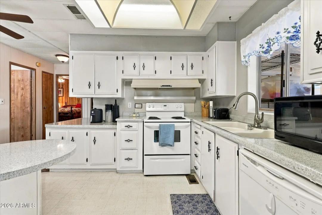Real Estate Picture 13
