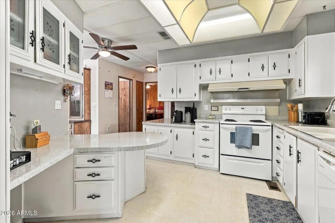 Real Estate Picture 14