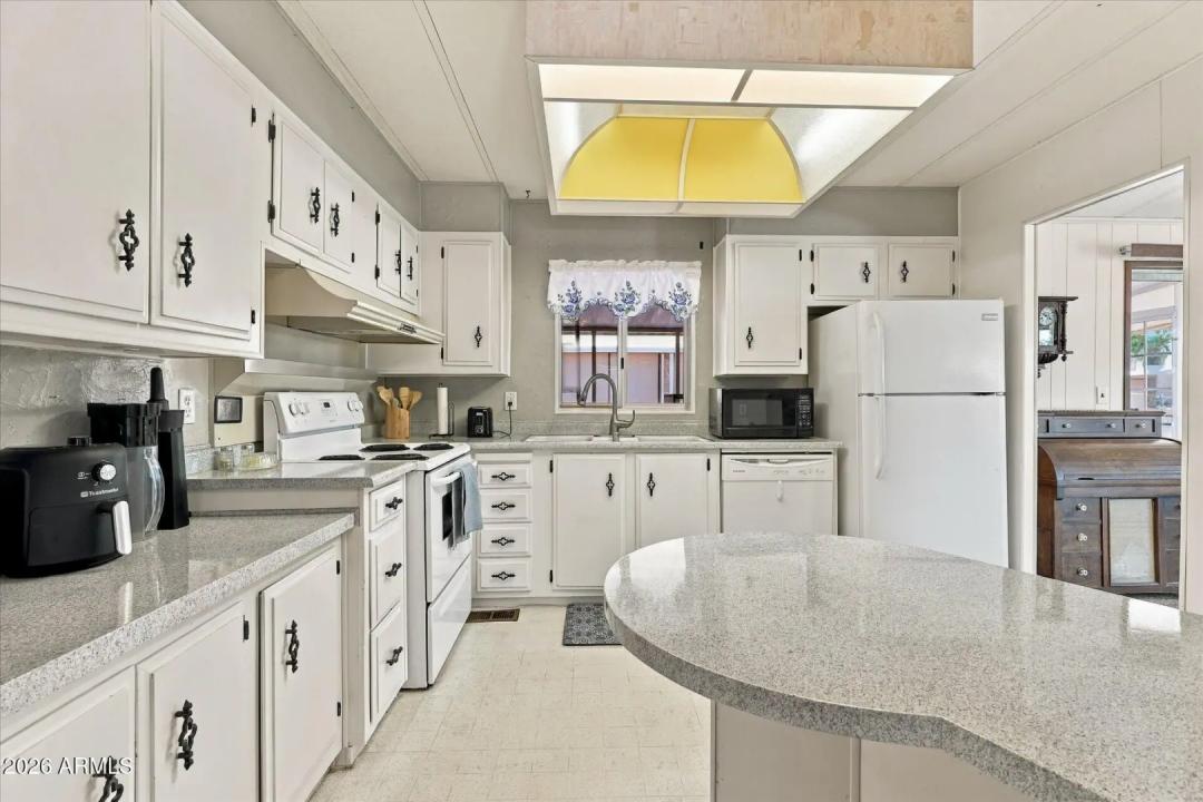 Real Estate Picture 15