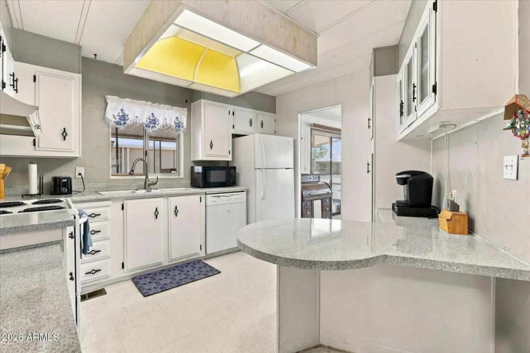 Real Estate Picture 16