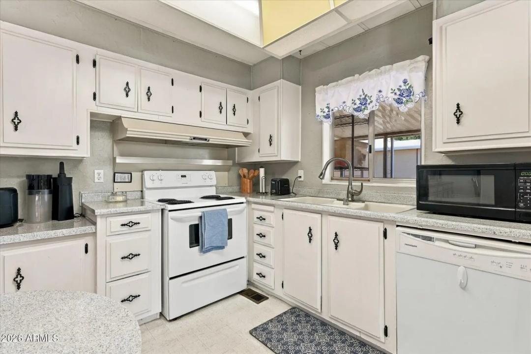 Real Estate Picture 17