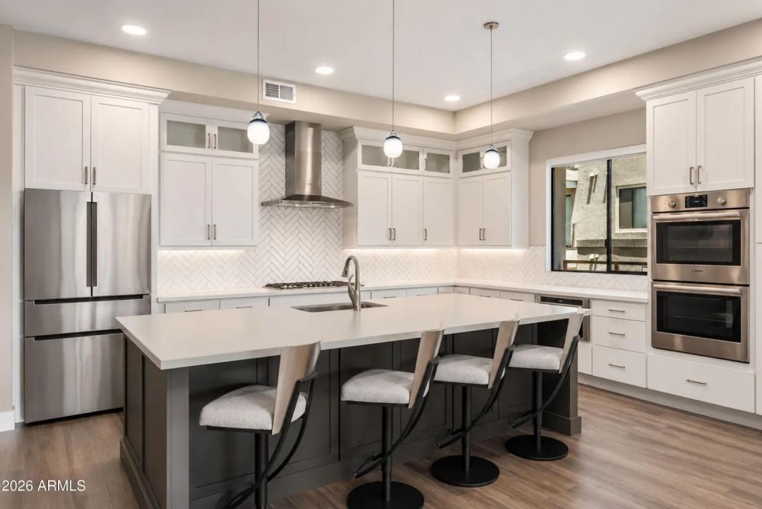 Real Estate Picture 3