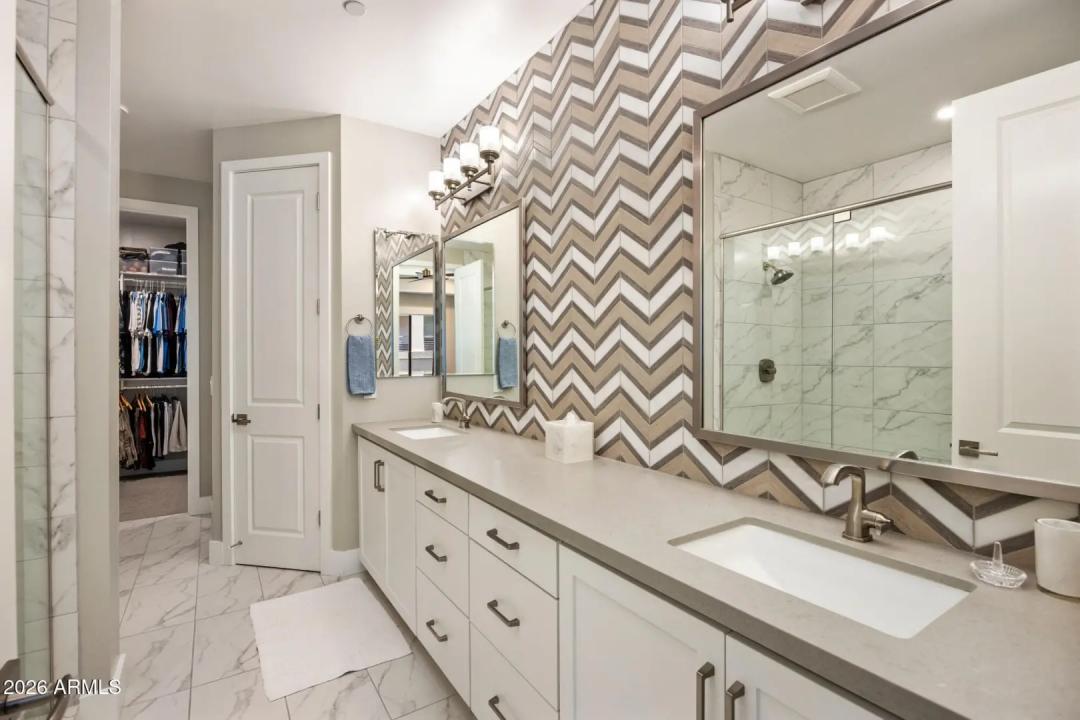 Real Estate Picture 12
