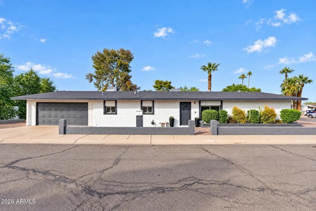 2628 N 49TH Place Phoenix AZ 85008