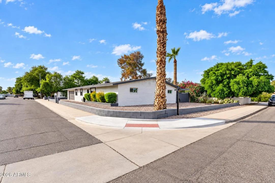 Real Estate Picture 3