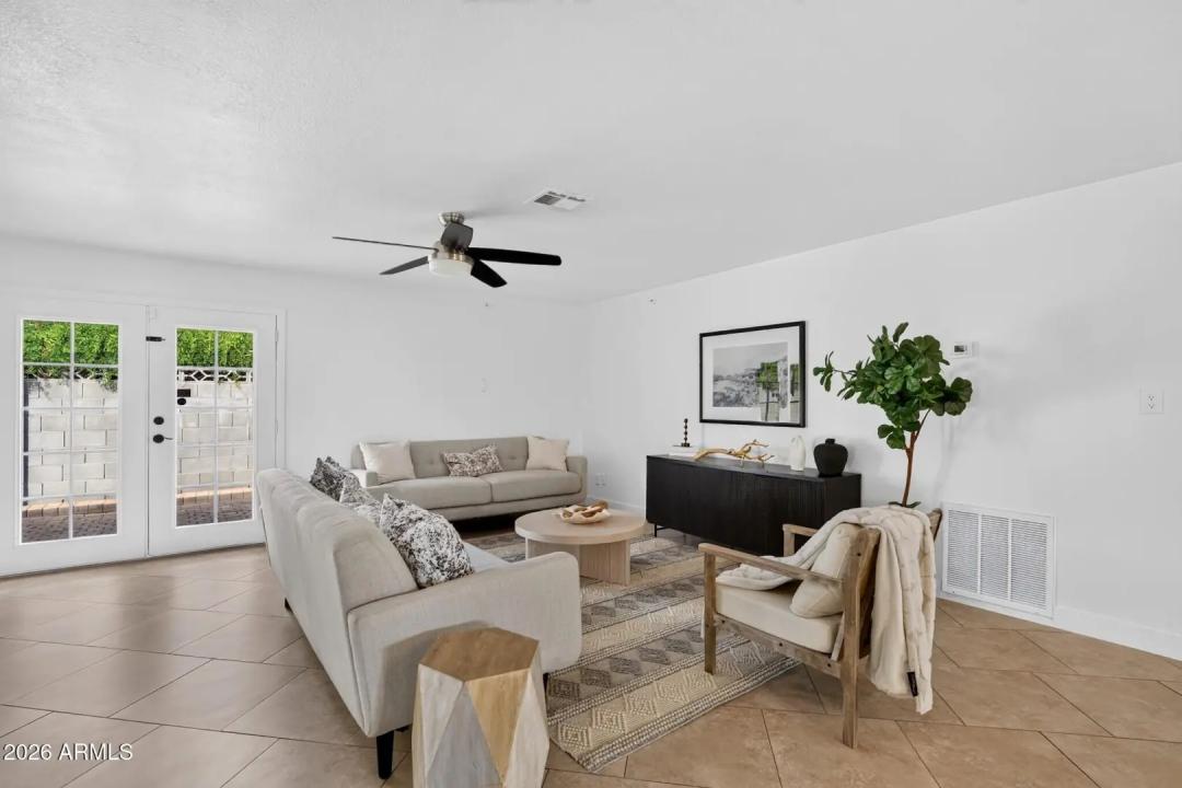 Real Estate Picture 4