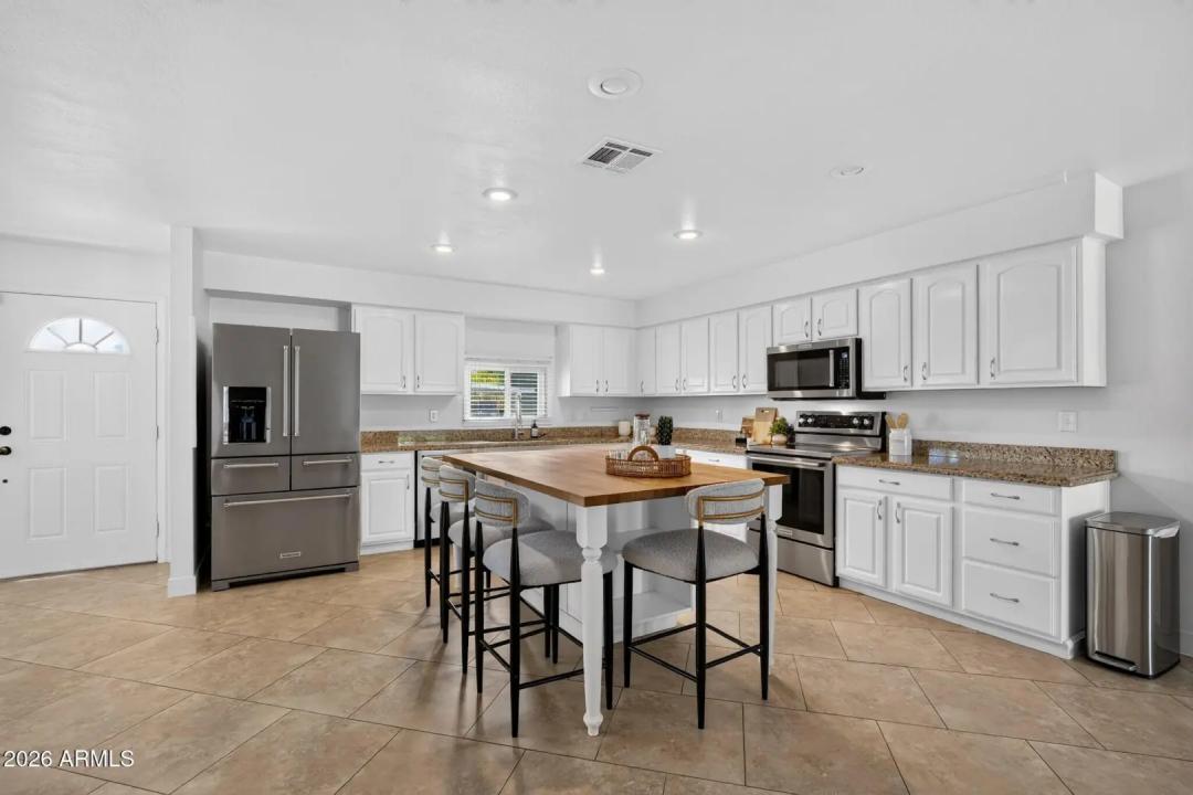 Real Estate Picture 11