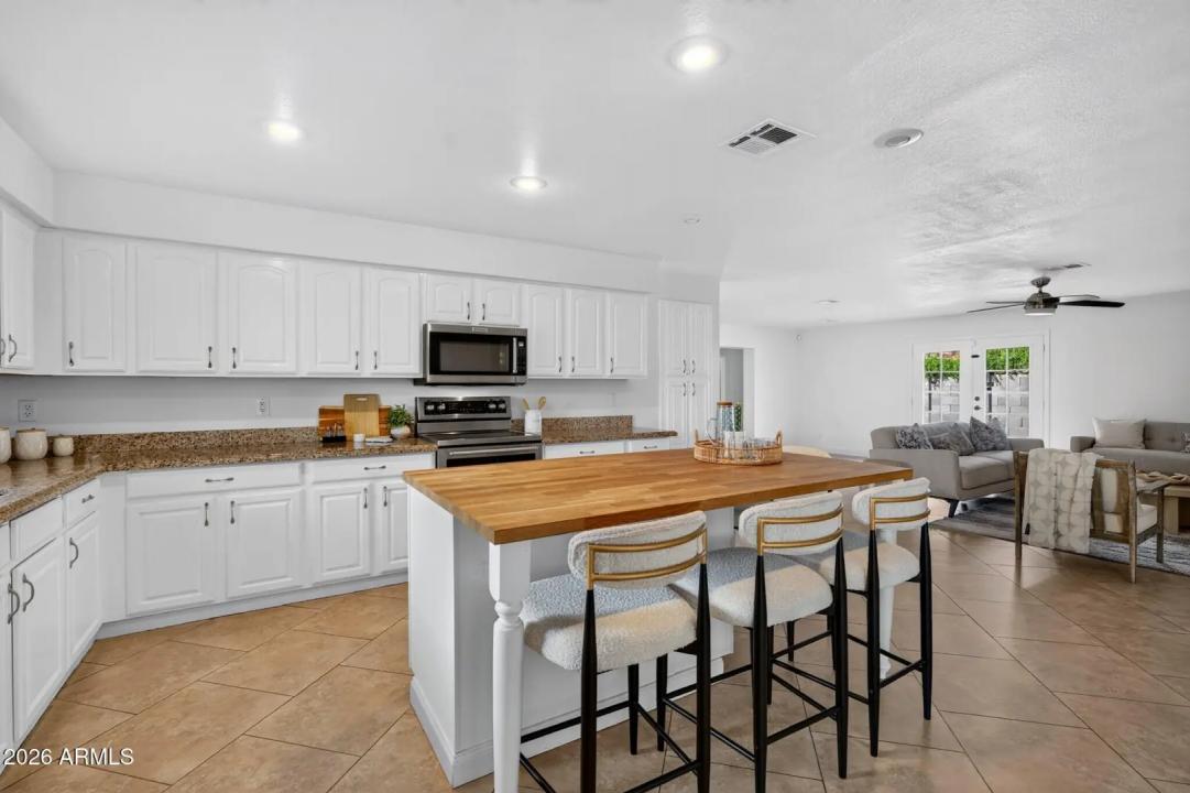 Real Estate Picture 12