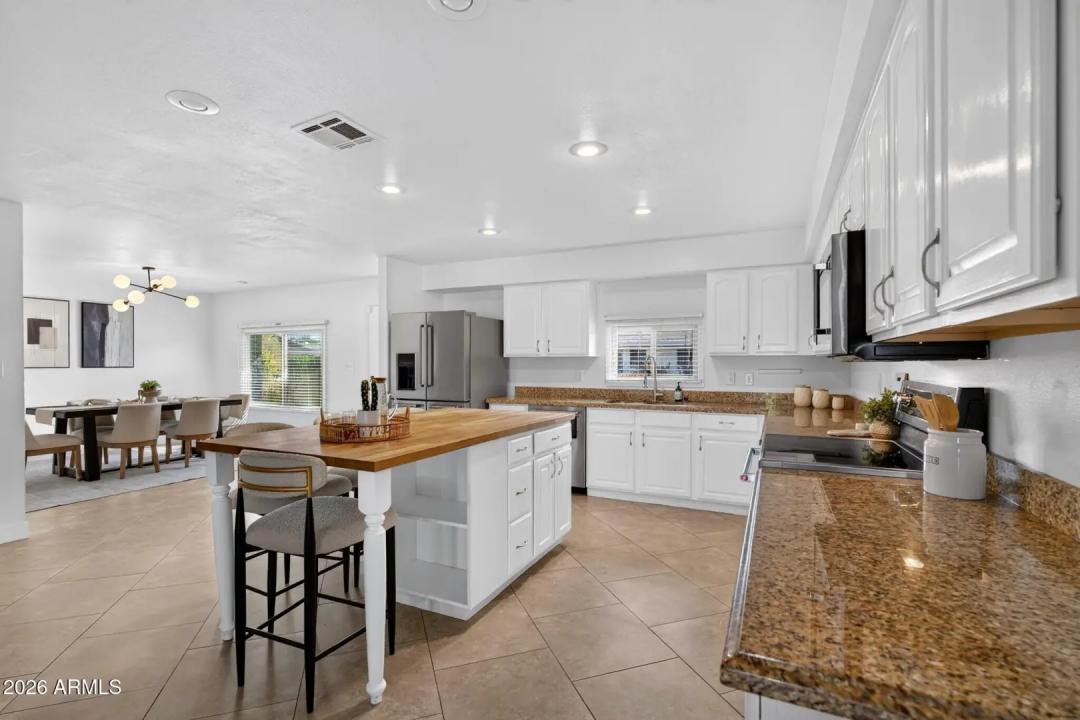 Real Estate Picture 14
