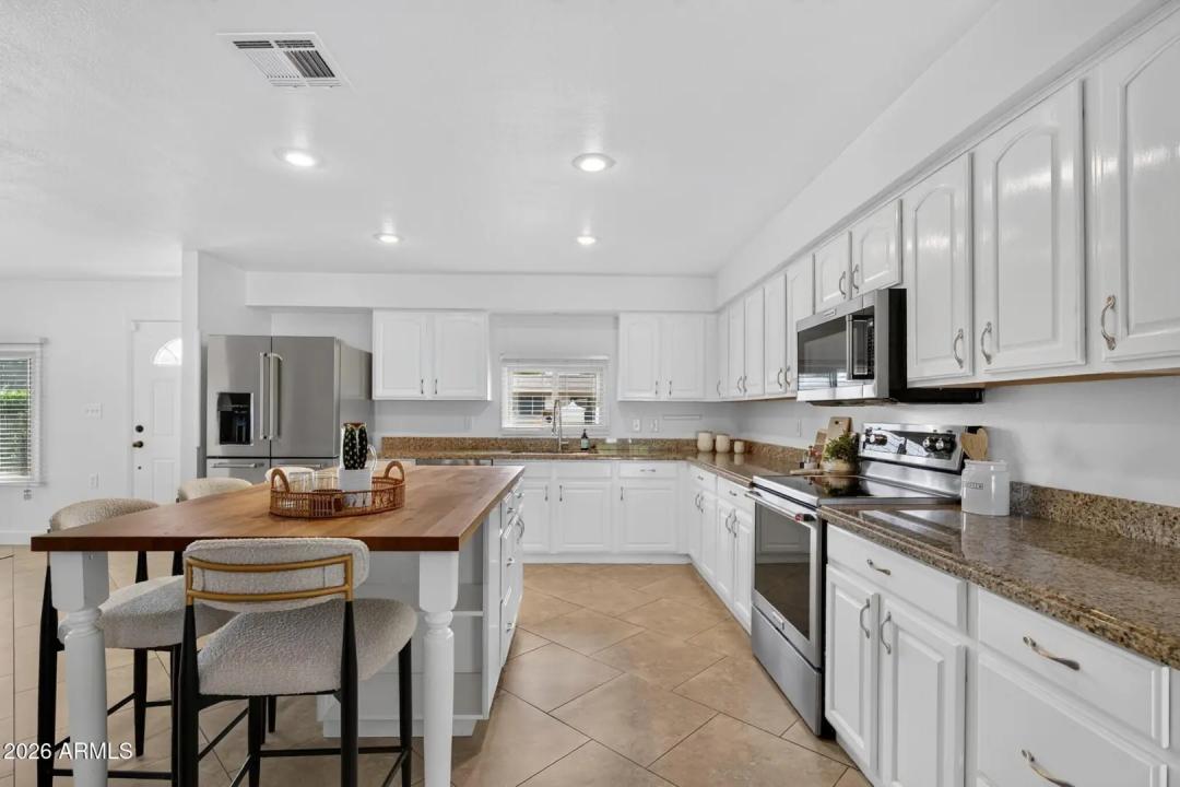 Real Estate Picture 15