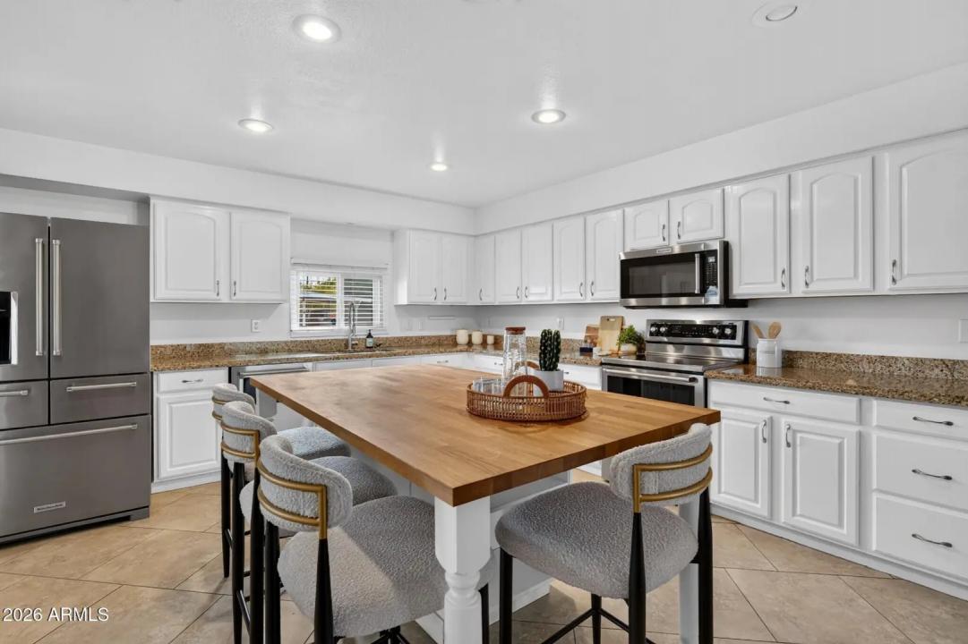 Real Estate Picture 16