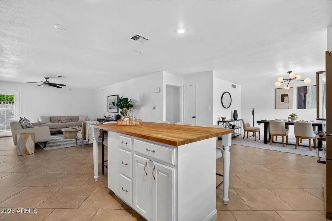 Real Estate Picture 17
