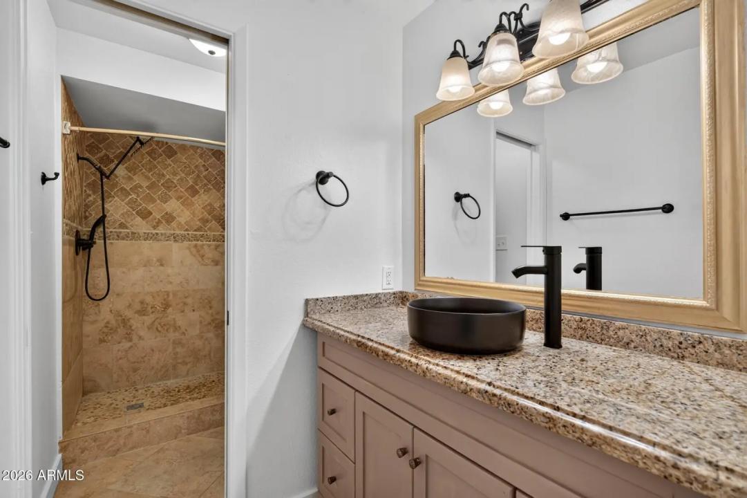 Real Estate Picture 43