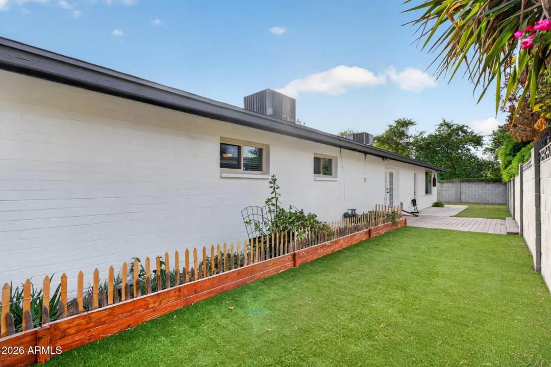 Real Estate Picture 50
