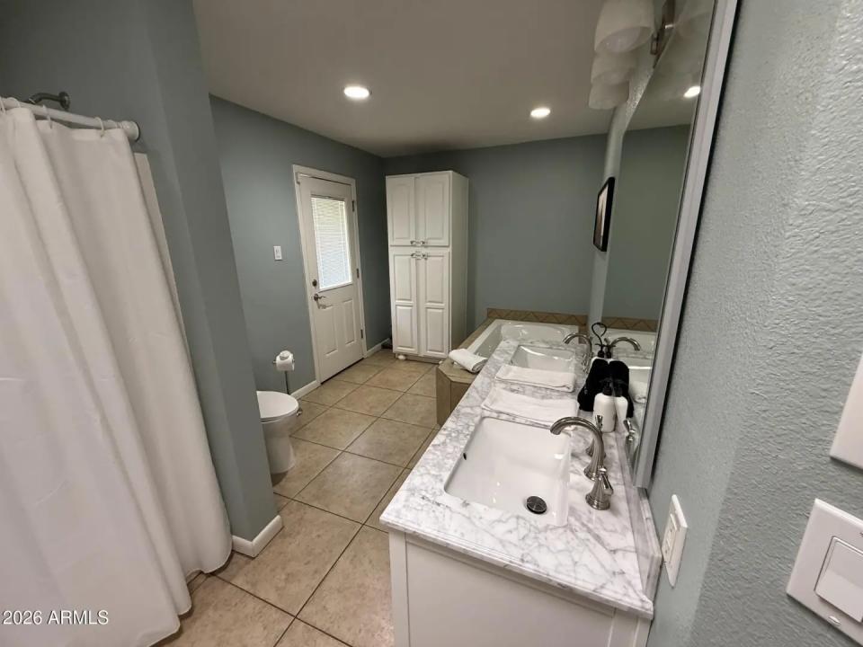 Real Estate Picture 9