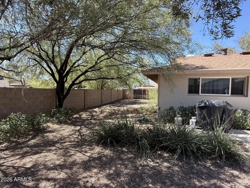 Real Estate Picture 16