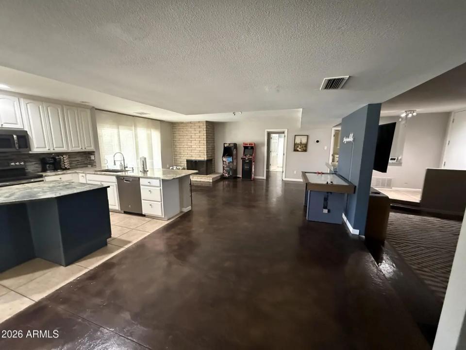 Real Estate Picture 6