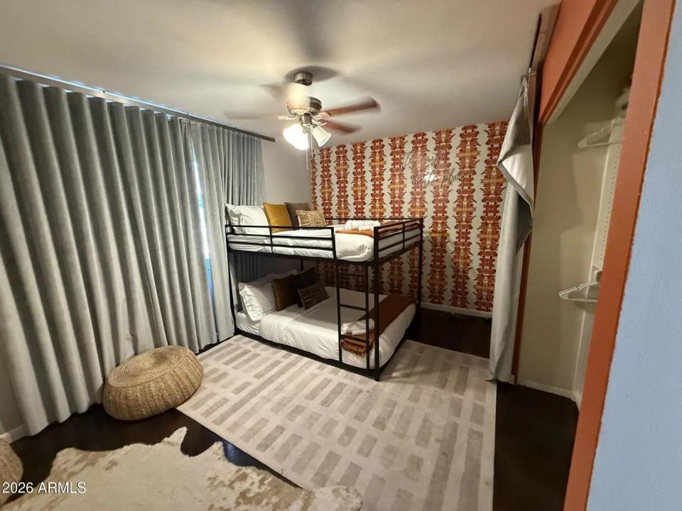 Real Estate Picture 11