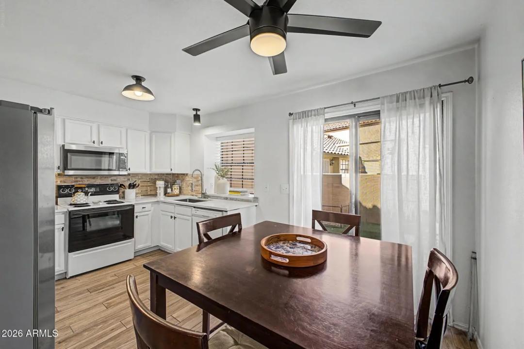 Real Estate Picture 4