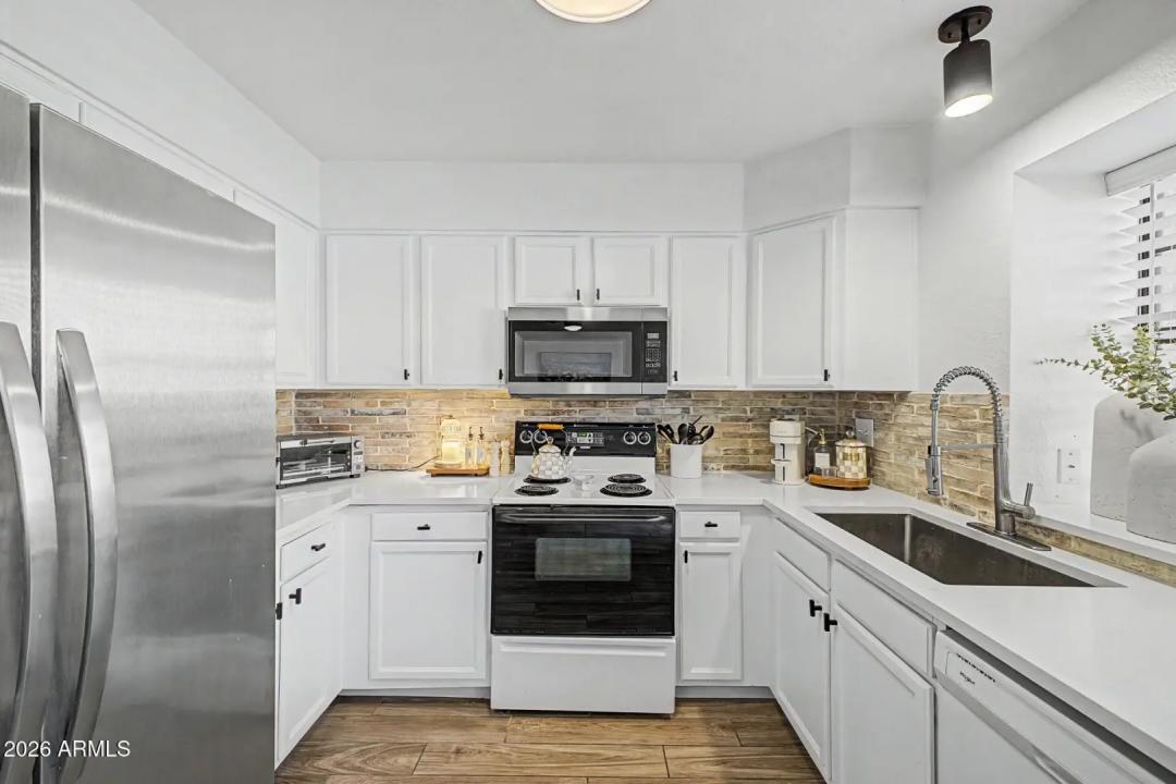Real Estate Picture 7