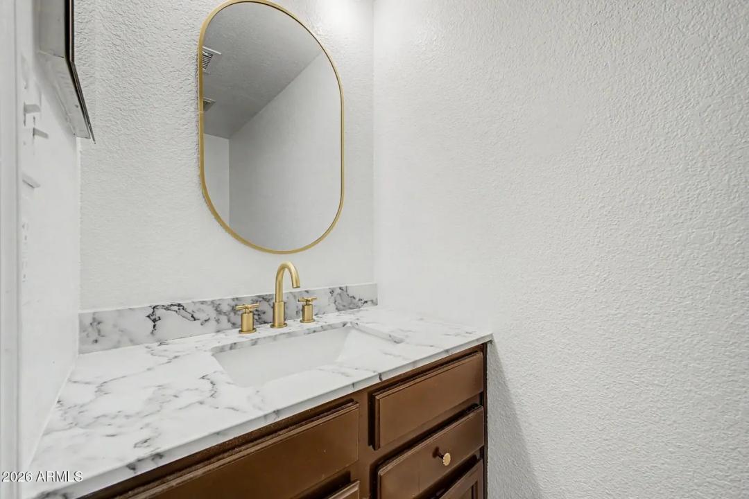 Real Estate Picture 8