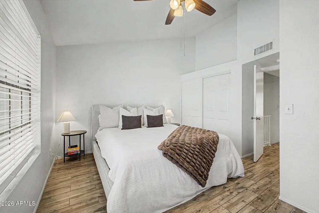 Real Estate Picture 9