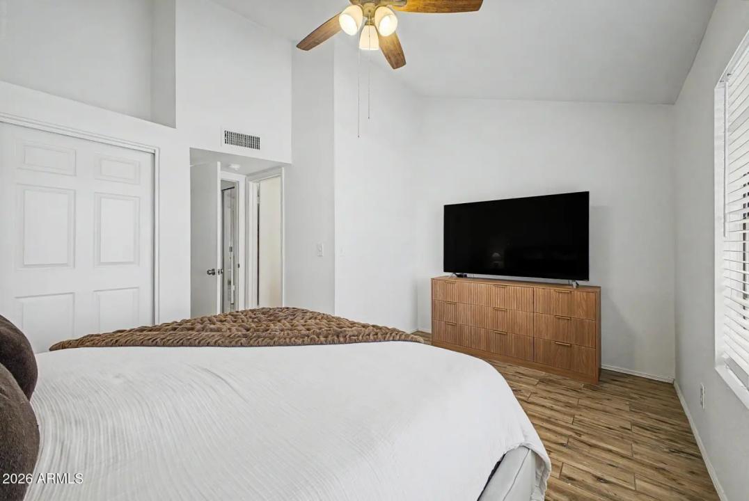Real Estate Picture 11