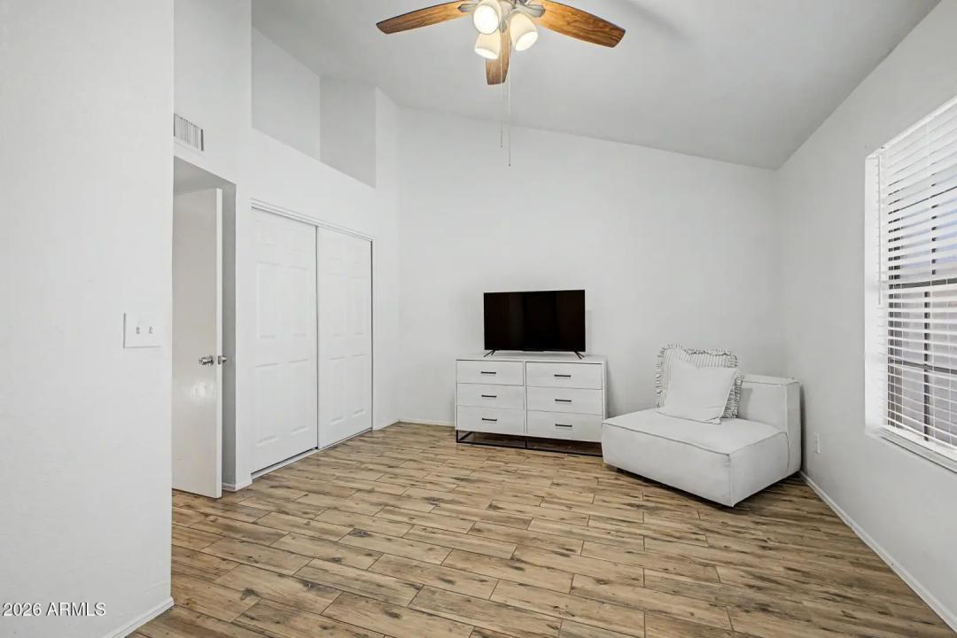 Real Estate Picture 14
