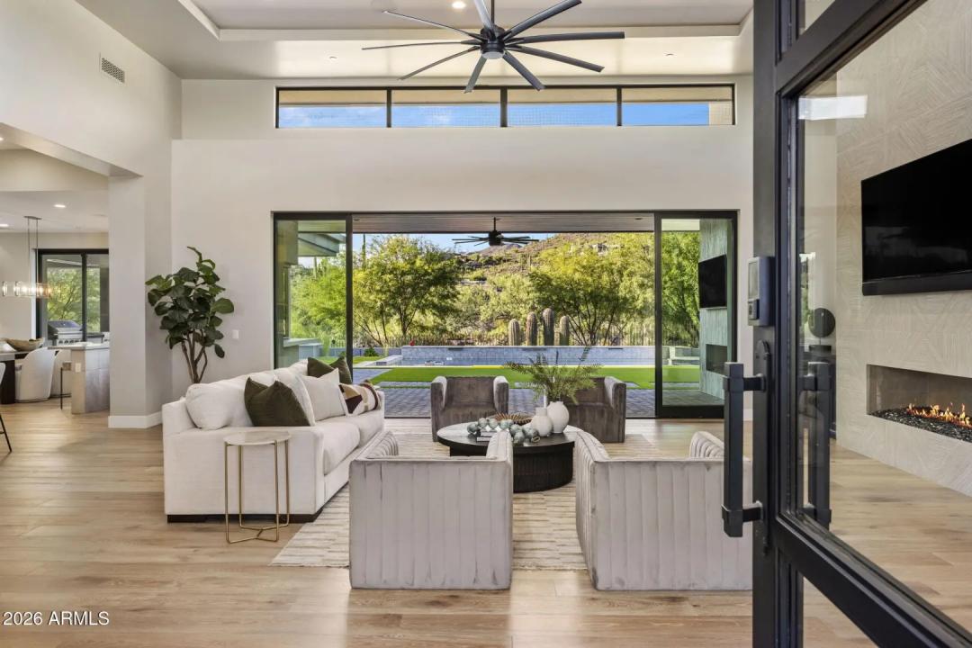 Real Estate Picture 3