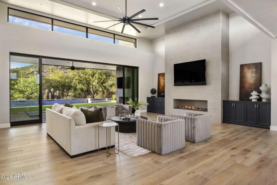 Real Estate Picture 4