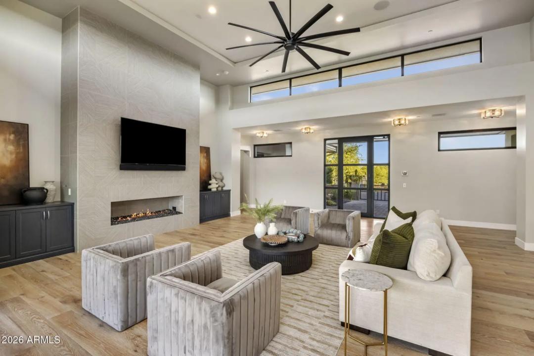 Real Estate Picture 8