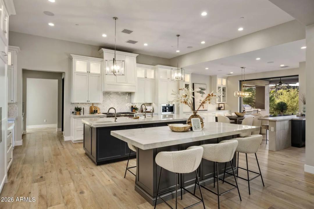 Real Estate Picture 10