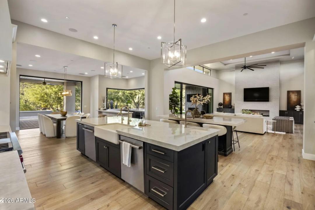 Real Estate Picture 14