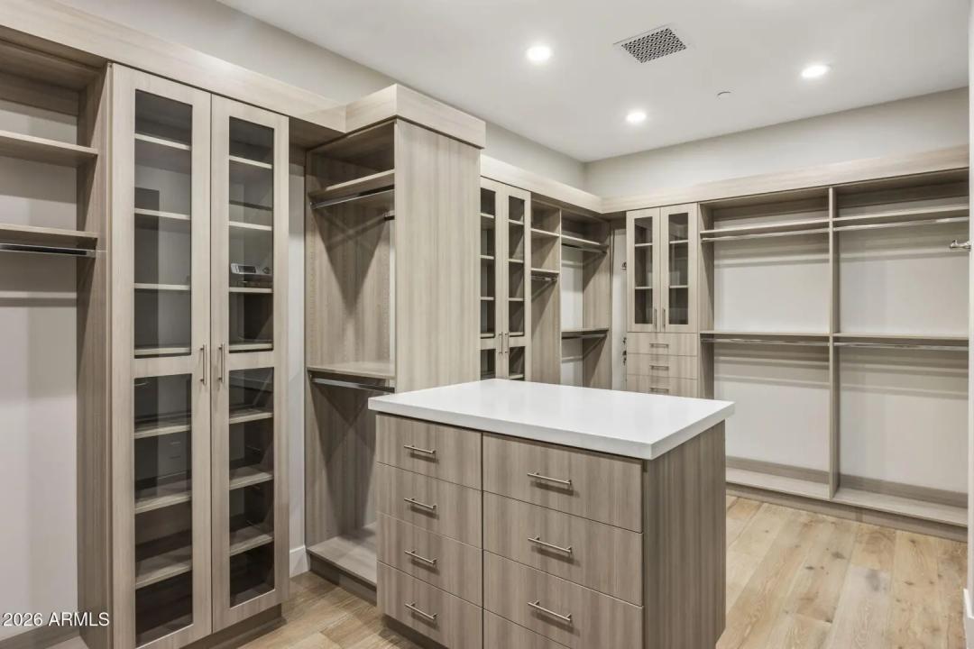 Real Estate Picture 32