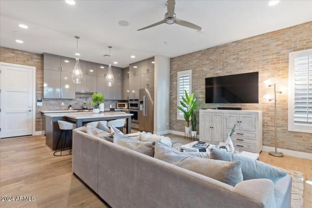 Real Estate Picture 5