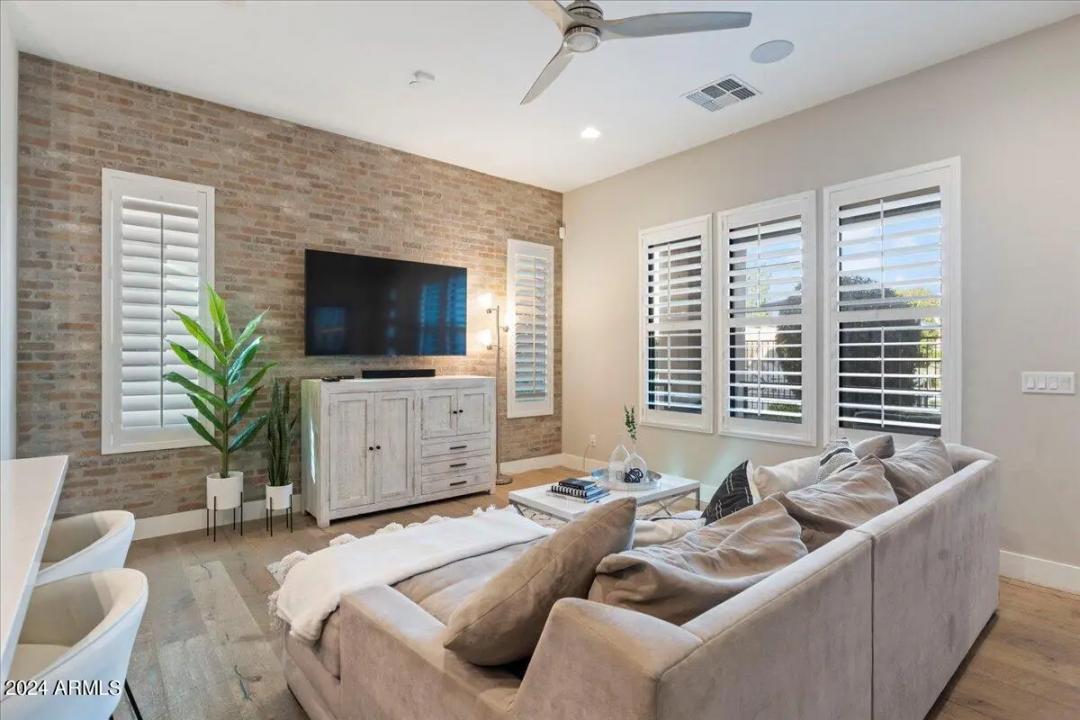 Real Estate Picture 6