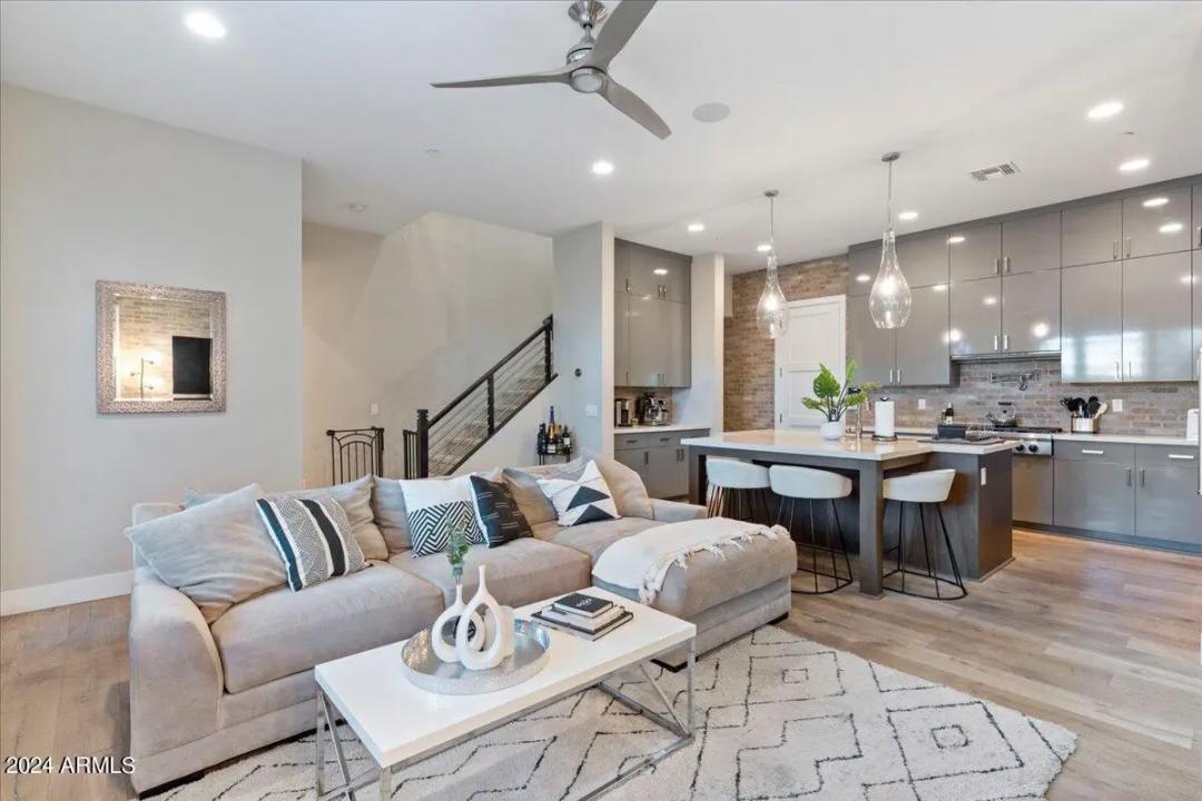 Real Estate Picture 7