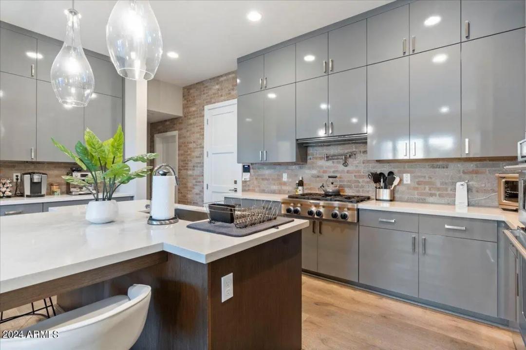Real Estate Picture 9