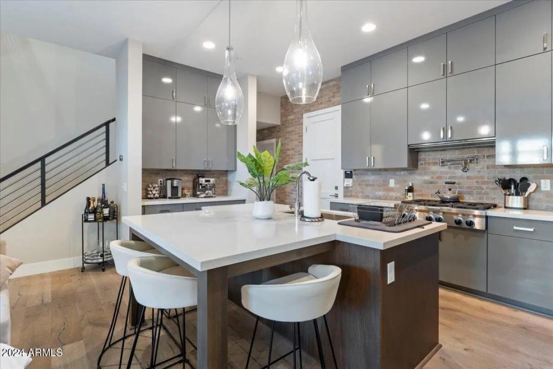 Real Estate Picture 10