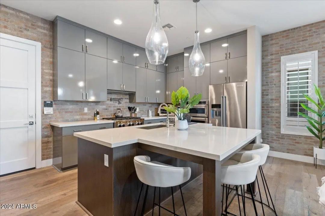 Real Estate Picture 11