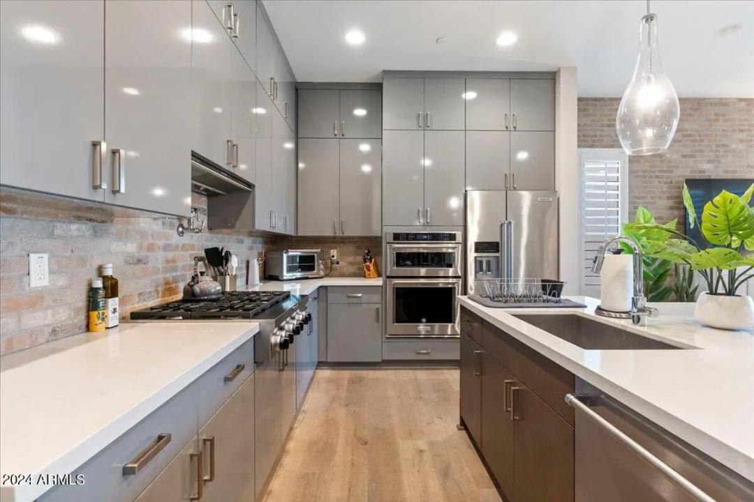 Real Estate Picture 12