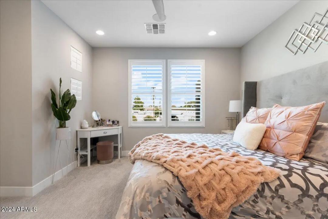 Real Estate Picture 16