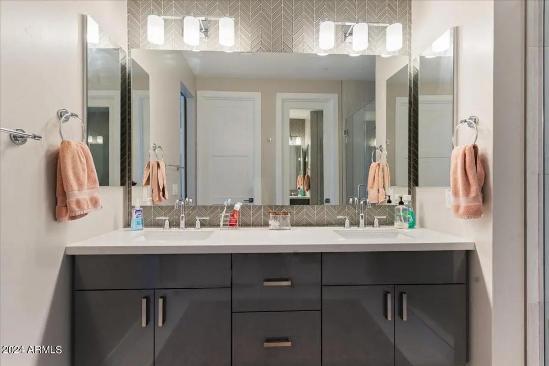 Real Estate Picture 18