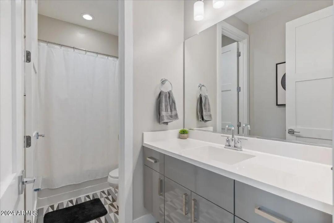 Real Estate Picture 22