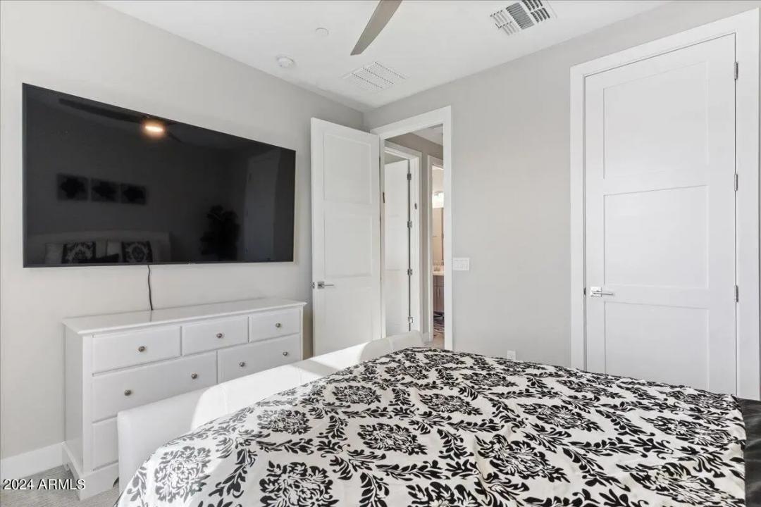 Real Estate Picture 25