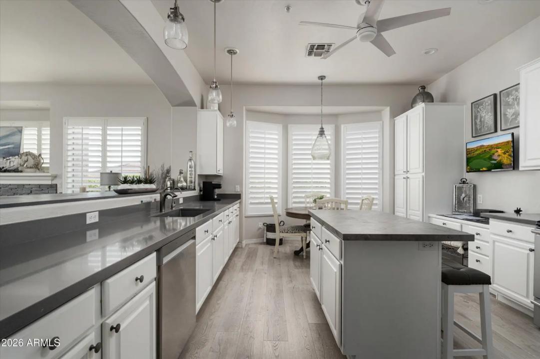 Real Estate Picture 7