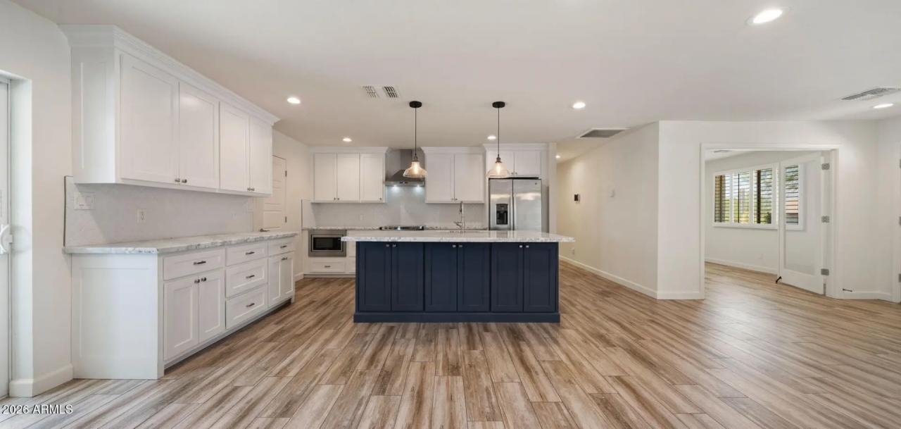 Real Estate Picture 7