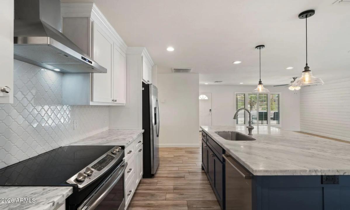 Real Estate Picture 11