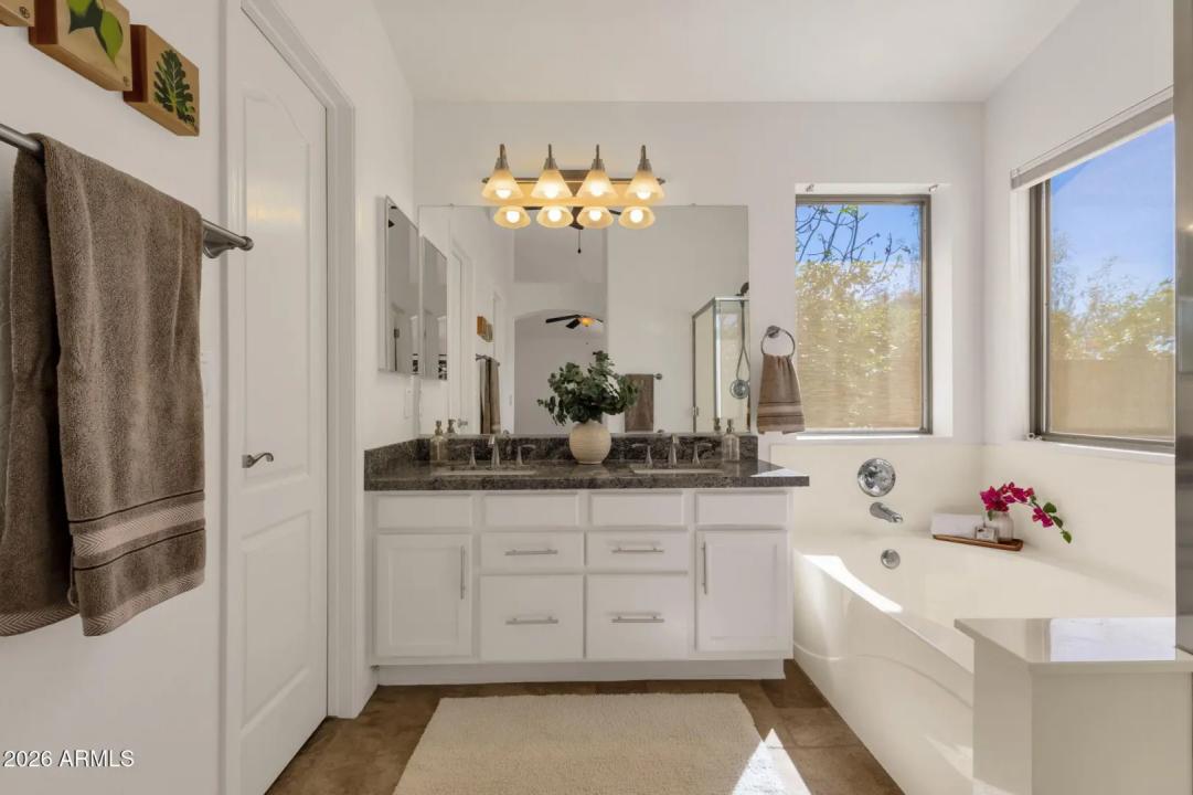 Real Estate Picture 4