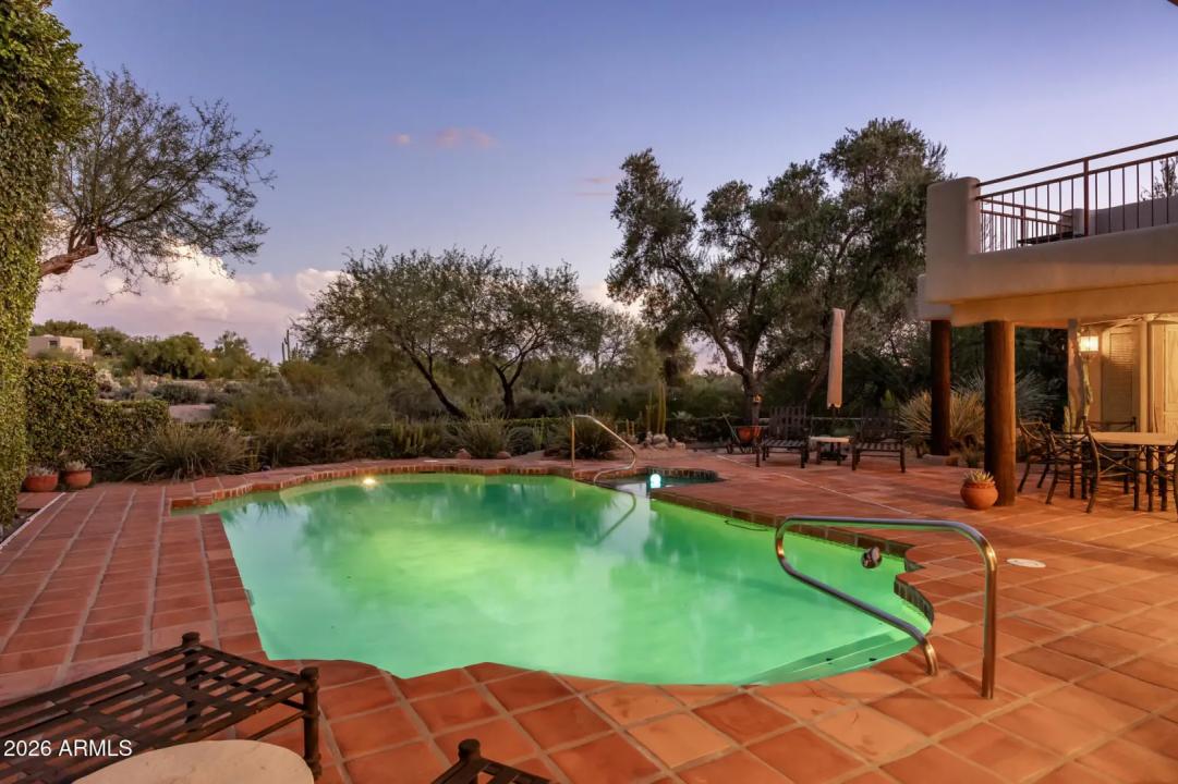 Real Estate Picture 8